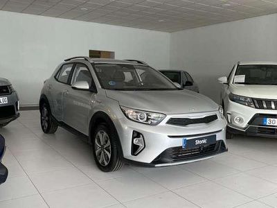 Usado Kia Stonic 101 CV (74 kW) 2025 Gris SUV