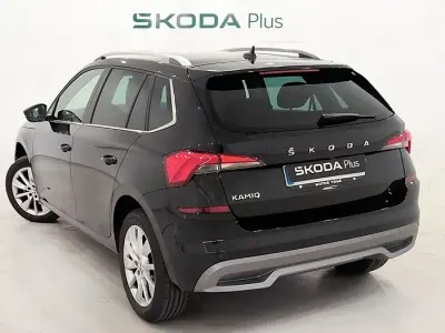 Usado Skoda Kamiq Ambition 110 CV (80 kW) 2022 Negro SUV