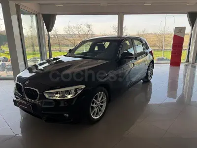Begagnad BMW 118 140 HK (102 kW) 2019 Svart Halvkombi
