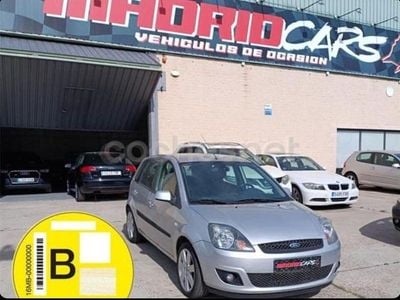 Usado Ford Fiesta Trend 68 CV (50 kW) 2006 Gris / plata Berlina