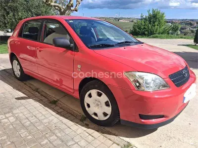 Usado Toyota Corolla Terra 90 CV (66 kW) 2004 Rojo Berlina