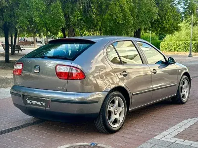Usado Seat Leon 125 CV (91 kW) 2004 Marrón Utilitario