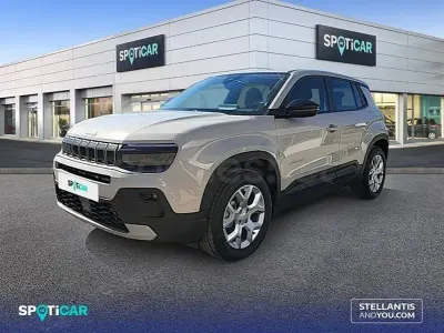Usado Jeep Avenger Altitude 100 CV (73 kW) 2025 Gris / plata SUV