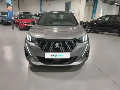 Usado Peugeot 2008 GT 131 CV (96 kW) 2022 Gris SUV
