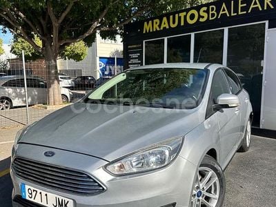 Gris / plata Usado 2016 Ford Focus Trend Berlina | 7990 € (Buen precio)