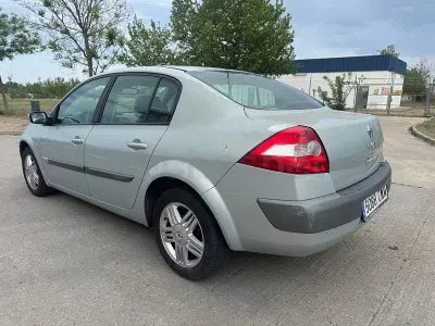 Usado Renault Mégane Dynamique 130 CV (95 kW) 2005 Beige Berlina