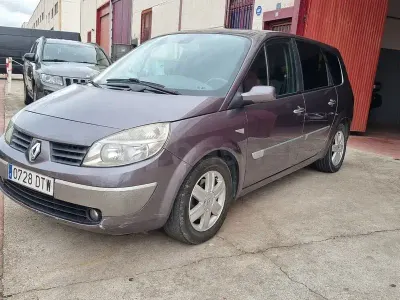 Usado Renault Grand Scénic II Privilege 130 CV (95 kW) 2006 Azul Monovolumen