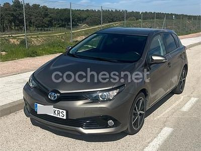 Gris / plata Usado 2018 Toyota Auris Hybrid Business Edition Berlina | 16.500 € (Precio justo)