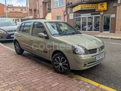 Verde Usado 2002 Renault Clio II Expression Berlina | 2900 € (Un poco caro)