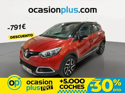 Usado Renault Captur Zen 90 CV (66 kW) 2016 Rojo SUV