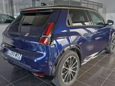 Usado Renault Megane E-Tech Iconic 110 kW (150 CV) 2025 Azul Utilitario