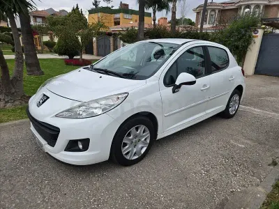 Usado Peugeot 207 Active 75 HP (55 kW) 2011 Branco Sedan