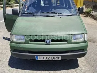 Usado Peugeot 807 109 CV (80 kW) 2002 Verde Monovolumen