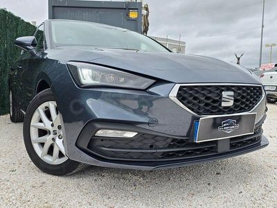 Usado Seat Leon Style 115 CV (84 kW) 2022 Gris / plata Berlina