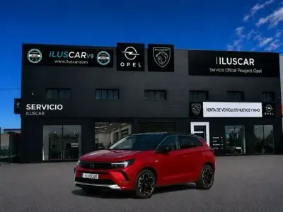 Usado Opel Grandland X Ultimate 131 CV (96 kW) 2022 Pintura boutique rojo ves SUV