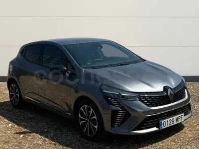 Usado Renault Clio V Techno 90 CV (66 kW) 2024 Gris / plata Berlina