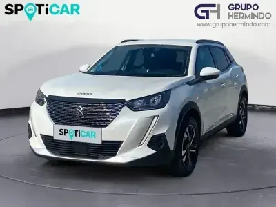 Używany Peugeot 2008 Allure 130 KM (95 kW) 2021 Biały SUV