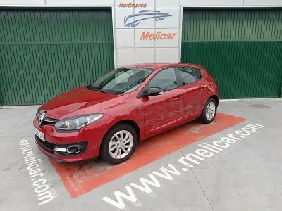 Usado Renault Mégane III Intens 115 CV (84 kW) 2015 Granate Berlina