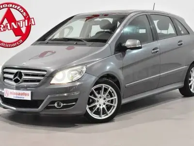 Usado Mercedes B200 140 CV (102 kW) 2009 Gris Monovolumen
