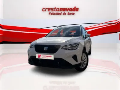 Usado Seat Arona Style Plus 110 CV (80 kW) 2022 Blanco SUV
