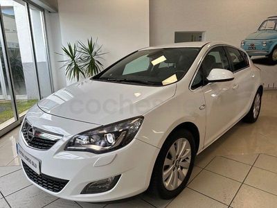 Usado Opel Astra Selective 125 CV (91 kW) 2012 Blanco Berlina