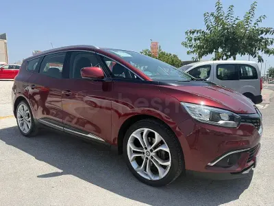 Usado Renault Grand Scénic IV Bose Edition 110 CV (80 kW) 2017 Granate Monovolumen