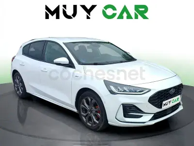 Usado Ford Focus ST-Line 125 HP (91 kW) 2022 Branco Sedan
