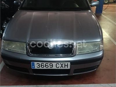 Usado Skoda Octavia Ambiente 90 CV (66 kW) 2004 Azul Berlina