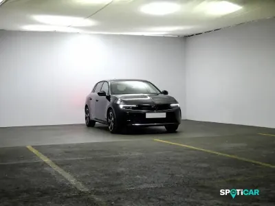 Usado Opel Astra Elegance 180 CV (132 kW) 2023 Negro Utilitario