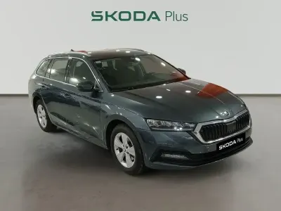 Usado Skoda Octavia Ambition 150 CV (110 kW) 2022 Gris Familiar