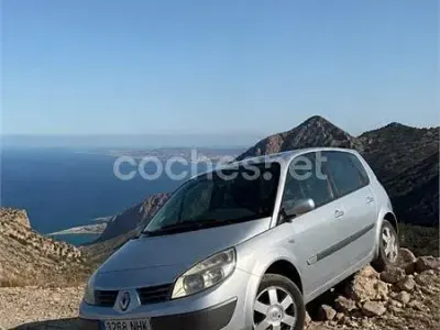 Usado Renault Scenic E-Tech Expression 115 CV (84 kW) 2005 Gris / plata Monovolumen