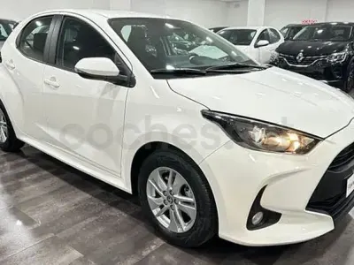 Usado Toyota Yaris Hybrid Business Edition 116 CV (85 kW) 2025 Blanco Berlina