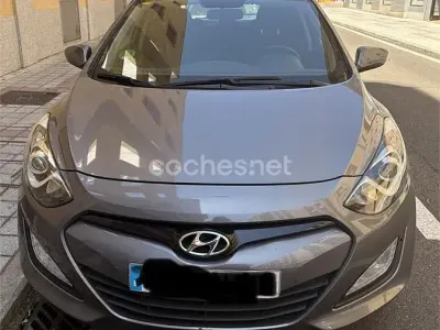 Usado Hyundai i30 100 CV (73 kW) 2012 Gris / plata Berlina