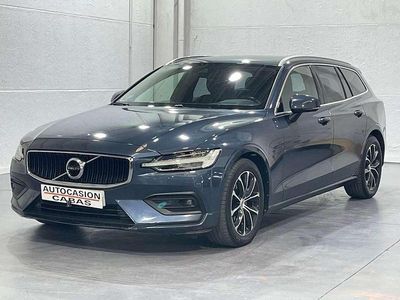 Begagnad Volvo V60 Momentum 197 HK (144 kW) 2021 Blå Kombi