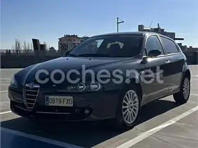 Usado Alfa Romeo 147 Distinctive 105 CV (77 kW) 2007 Negro Utilitario