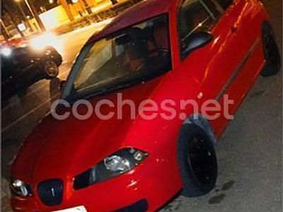 Usado Seat Ibiza Sport 75 CV (55 kW) 2002 Rojo Berlina