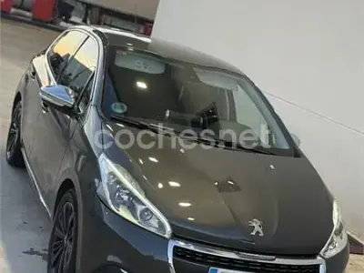 Usado Peugeot 208 Allure 110 CV (80 kW) 2017 Gris / plata Utilitario