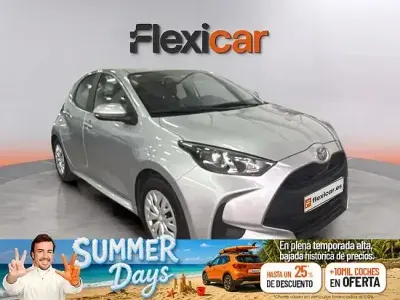 Usado Toyota Yaris Business Edition 116 CV (85 kW) 2025 Gris Utilitario