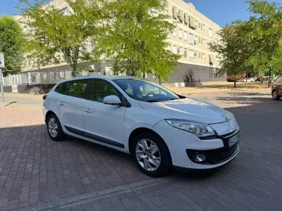 Usado Renault Mégane GrandTour Business 110 CV (80 kW) 2014 Blanco Familiar