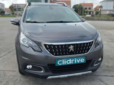 Usado Peugeot 2008 Allure 120 CV (88 kW) 2018 Gris SUV