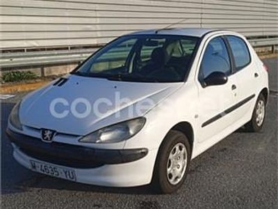Usado Peugeot 206 75 CV (55 kW) 2000 Blanco Berlina