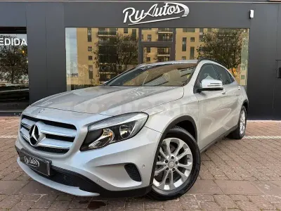Usado Mercedes GLA200 Style 136 CV (100 kW) 2015 Gris / plata SUV