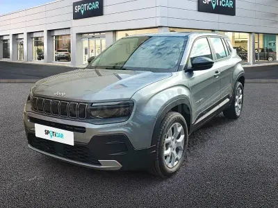 Usado Jeep Avenger Altitude 100 CV (73 kW) 2025 Gris / plata SUV