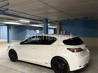 Lexus CT200h