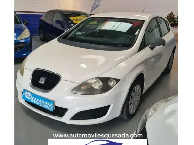 Begagnad Seat Leon 86 HK (63 kW) 2011 Vit Halvkombi