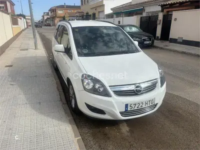 Usado Opel Zafira Family 110 CV (80 kW) 2013 Blanco Monovolumen