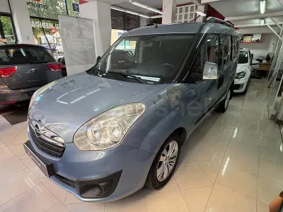 Usado Opel Combo Expression 105 CV (77 kW) 2012 Azul Monovolumen