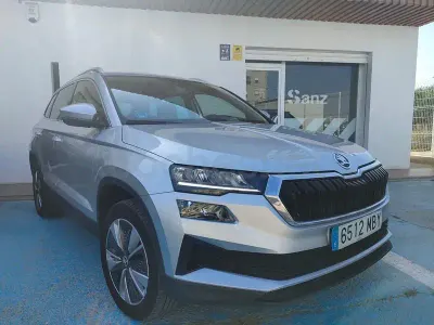 Usado Skoda Karoq Ambition 115 CV (84 kW) 2022 Gris / plata SUV