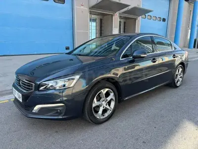 Usado Peugeot 508 Allure 120 CV (88 kW) 2018 Azul Berlina