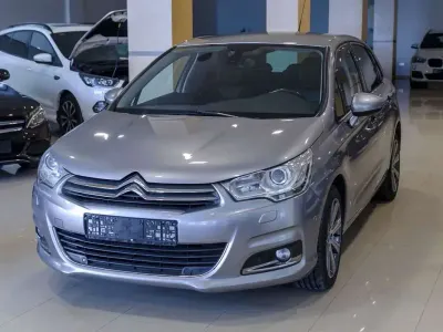 Usado Citroën C4 Shine 150 CV (110 kW) 2016 Gris / plata Berlina